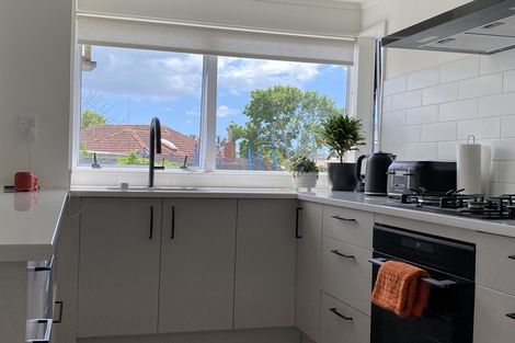 Photo of property in 12 Duncan Avenue, Te Atatu South, Auckland, 0610