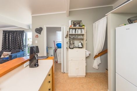 Photo of property in 1 Kamahi Street, Castlecliff, Whanganui, 4501