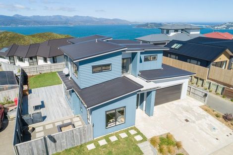 Photo of property in 31 Boeing Way, Newlands, Wellington, 6037