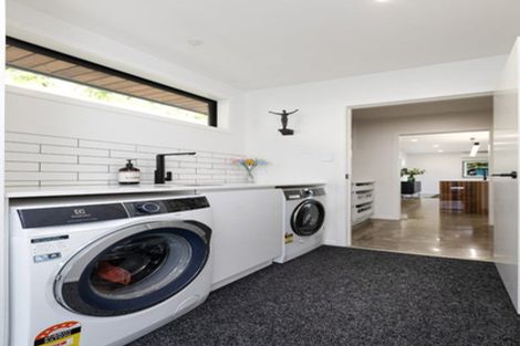 Photo of property in 8 Orite Drive, Welbourn, New Plymouth, 4310