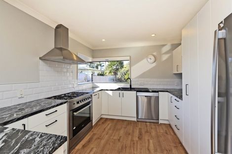 Photo of property in 77 Avondale Road, Taradale, Napier, 4112