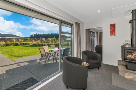 Photo of property in 2 Paradise Way, Amberley, 7410