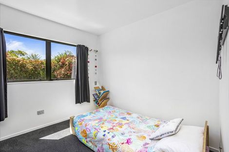 Photo of property in 73 Motu Road, Kumeu, 0891