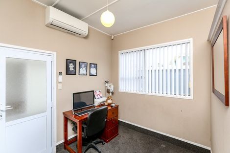 Photo of property in 20 Mace Terrace, Oakura, 4314