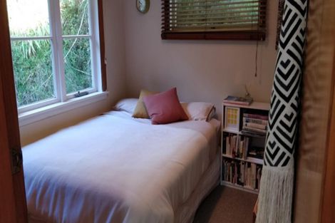 Photo of property in 33 Huntingdon Street, Northland, Wellington, 6012