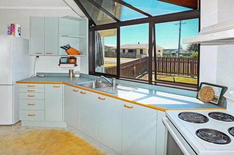 Photo of property in 12 Roore Street, Foxton Beach, Foxton, 4815
