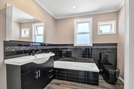 Photo of property in 63 Domett Street, Waitara, 4320