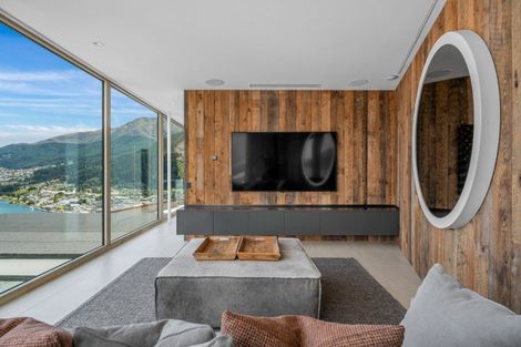 Photo of property in 32 Edinburgh Drive, Queenstown, 9300