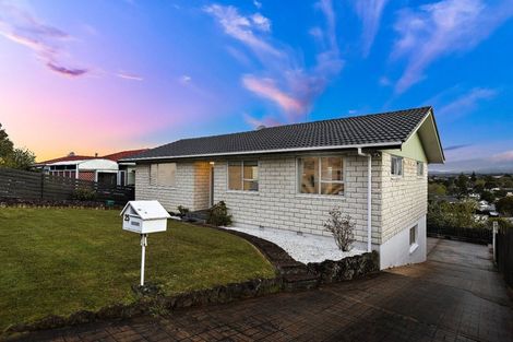 Photo of property in 25 Donovan Avenue, Massey, Auckland, 0614