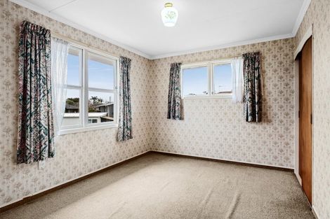 Photo of property in 16 Leon Place, Waitara, 4320