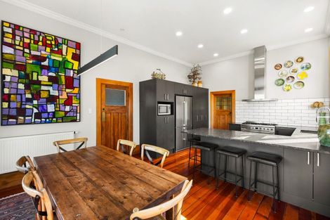 Photo of property in 16 Brewster Street, Bluff Hill, Napier, 4110