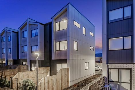 Photo of property in 13 Paetai Lane, Te Atatu Peninsula, 0610