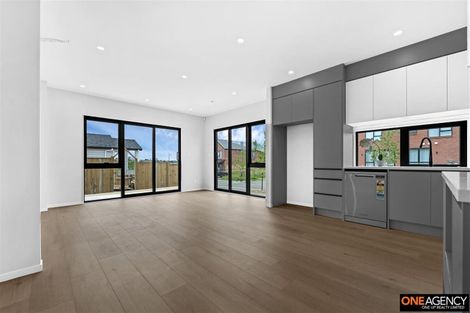 Photo of property in 18 Waimarie Drive, Karaka, 2578