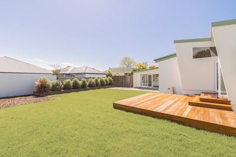 Photo of property in 20 Derrett Place, Saint Martins, Christchurch, 8022