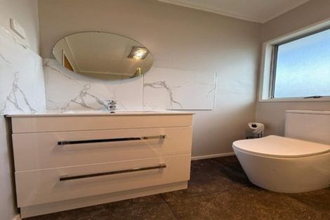 Photo of property in 101a Triangle Road, Massey, Auckland, 0614