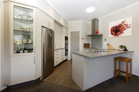 Photo of property in 2 Oakwood Drive, Highlands Park, New Plymouth, 4312