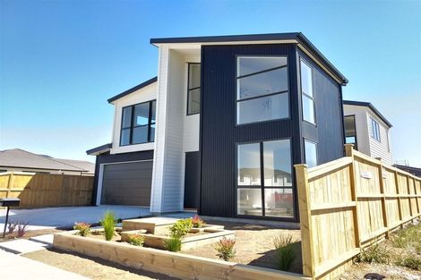 Photo of property in 10 Fjord Way, Karaka, Papakura, 2113