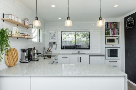 Photo of property in 18 Neeve Road, Taradale, Napier, 4112