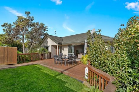 Photo of property in 24a Alexander Street, Cockle Bay, Auckland, 2014