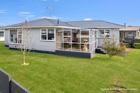 Photo of property in 16 Meadowvale Drive, Levin, 5510