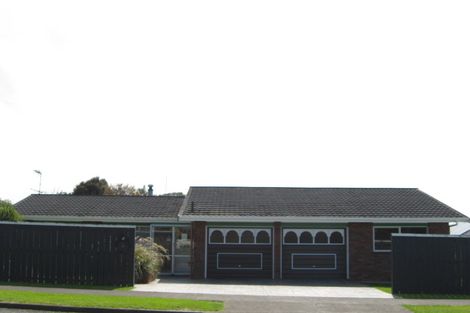 Photo of property in 1 Poplar Grove, Whalers Gate, New Plymouth, 4310