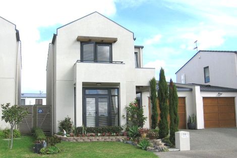 Photo of property in 70 Provence Esplanade, Te Atatu Peninsula, Auckland, 0610