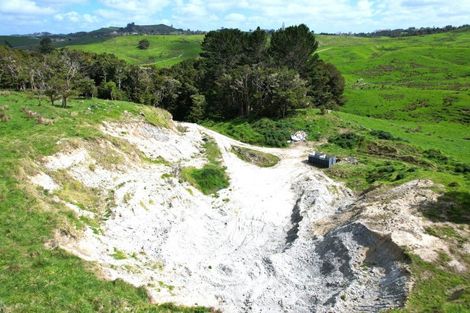 Photo of property in 153 Marohemo Road, Maungaturoto, 0587