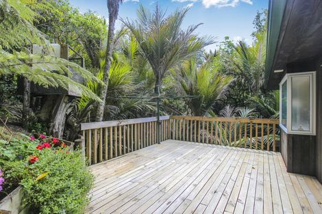 Photo of property in 74 Otitori Bay Road, Titirangi, Auckland, 0604