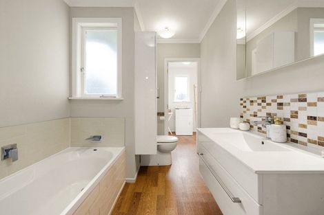 Photo of property in 1/193 Racecourse Road, Cambridge, 3493