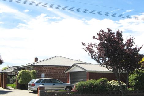 Photo of property in 17 Daniels Road, Redwood, Christchurch, 8051