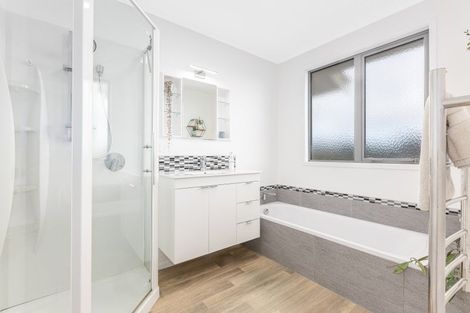Photo of property in 4 Staysail Place, Whitby, Porirua, 5024