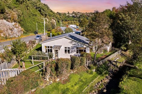 Photo of property in 2 Warburton Street, Karoro, Greymouth, 7805