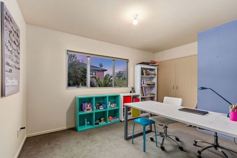 Photo of property in 9a Lupetti Rise, West Harbour, Auckland, 0618