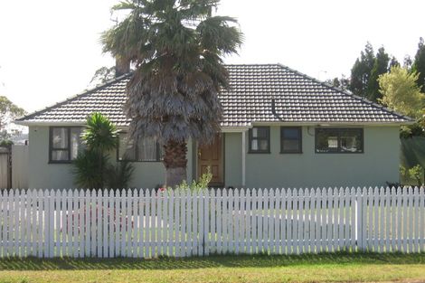 Photo of property in 10 Hill Crescent, New Lynn, Auckland, 0600