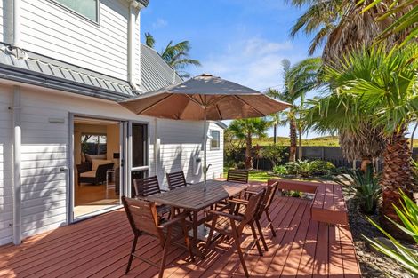 Photo of property in 338 Papamoa Beach Road, Papamoa Beach, Papamoa, 3118