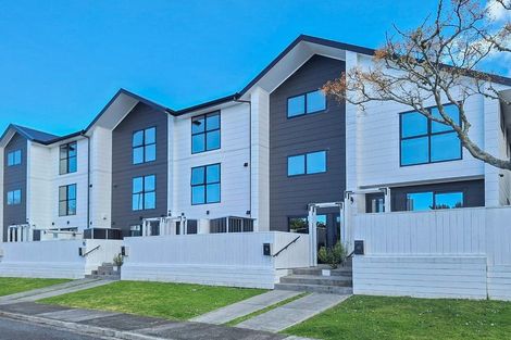 Photo of property in 5/2 Jadewynn Drive, Massey, Auckland, 0614