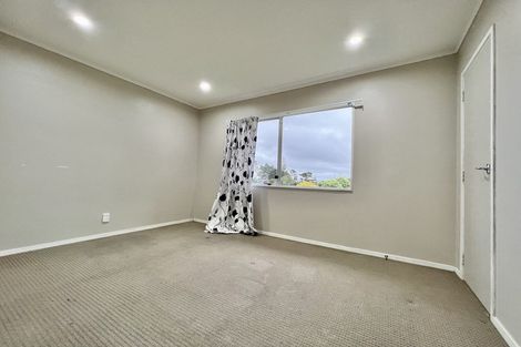 Photo of property in 4 Fernhaven Place, Massey, Auckland, 0614