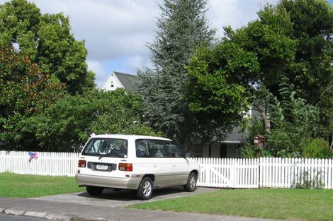 Photo of property in 83 Kemp Road, Massey, Auckland, 0614