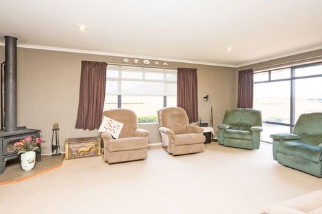 Photo of property in 26 Geneva Terrace, Kelvin Grove, Palmerston North, 4414