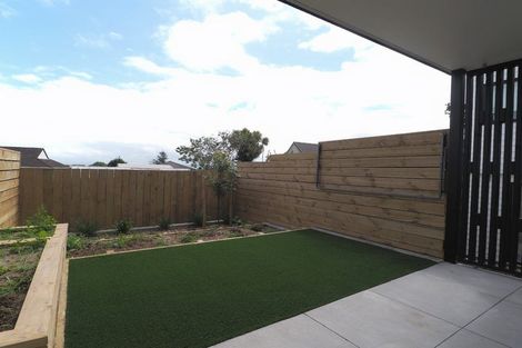Photo of property in 22 Whanui Place, Mangere Bridge, Auckland, 2022