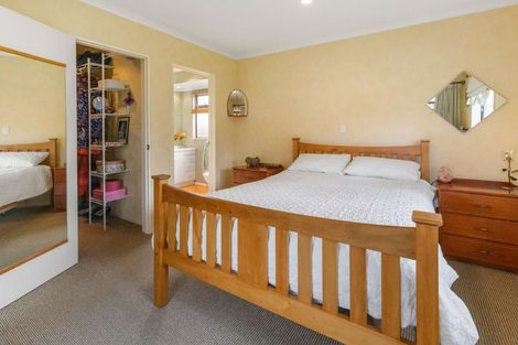 Photo of property in 13 Chesterfield Place, Rototuna, Hamilton, 3210