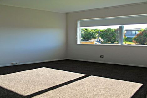 Photo of property in 8 Benchmark Drive, Massey, Auckland, 0614