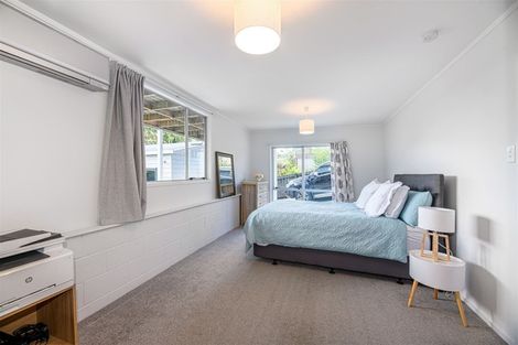 Photo of property in 100 Awaroa Road, Sunnyvale, Auckland, 0612