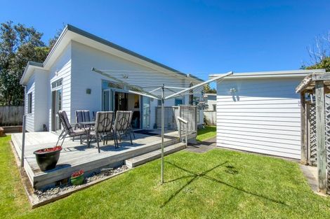 Photo of property in 8 Mako Avenue, Whiritoa, Whangamata, 3691
