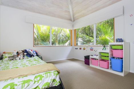 Photo of property in 74 Otitori Bay Road, Titirangi, Auckland, 0604