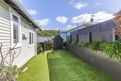 Photo of property in 3 Thames Street, Island Bay, Wellington, 6023