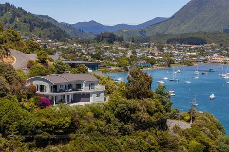 Photo of property in 2 Marina View, Waikawa, Picton, 7281