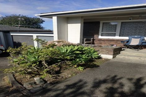 Photo of property in 34 Butterworth Drive, Glendene, Auckland, 0602