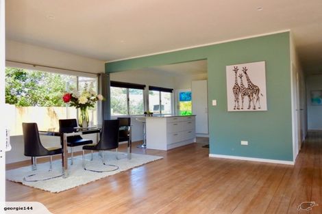 Photo of property in 6 Sheehan Road, Te Atatu South, Auckland, 0610