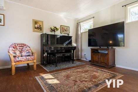 Photo of property in 10 Turville Crescent, Newlands, Wellington, 6037